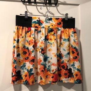 Joe B Floral Lightweight Skirt Size: M
